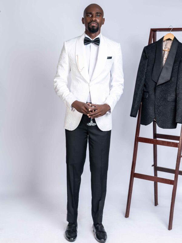 Off-white Tuxedo shawl lapel suit