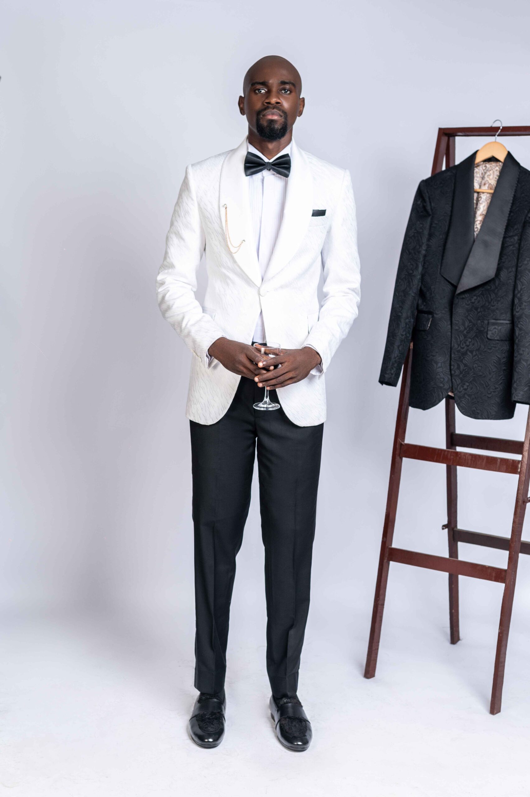 Off-white Tuxedo shawl lapel suit